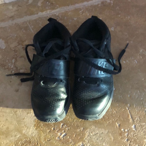 school shoes boys nike